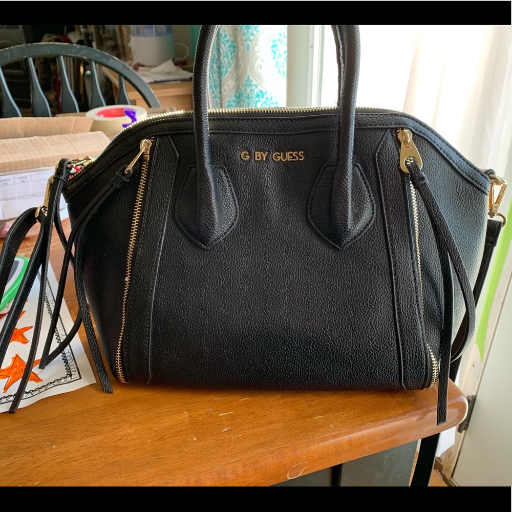 Black guess crossbody purse